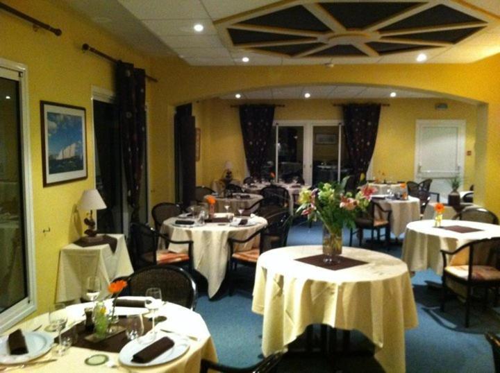 Logis Hotel De France Restaurant Le Lucullus Монморійон Екстер'єр фото