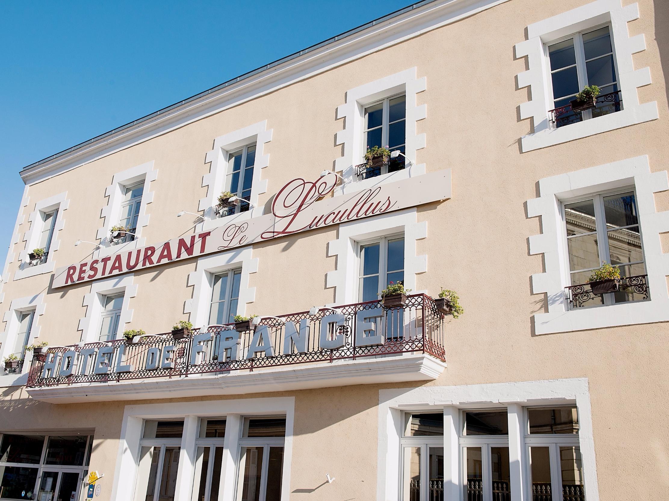 Logis Hotel De France Restaurant Le Lucullus Монморійон Екстер'єр фото