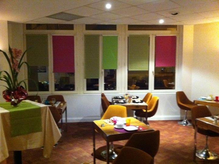 Logis Hotel De France Restaurant Le Lucullus Монморійон Екстер'єр фото
