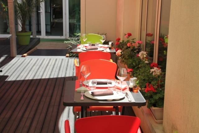 Logis Hotel De France Restaurant Le Lucullus Монморійон Екстер'єр фото