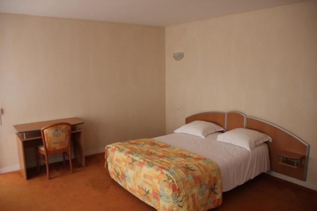 Logis Hotel De France Restaurant Le Lucullus Монморійон Номер фото